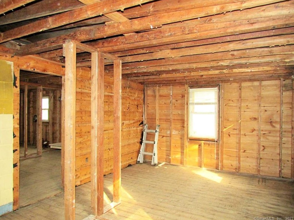 143 Old Kent Rd, Tolland CT  06084-3742 exterior