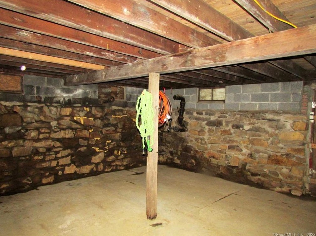 143 Old Kent Rd, Tolland CT  06084-3742 exterior