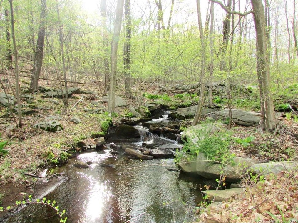 143 Old Kent Rd, Tolland CT  06084-3742 exterior