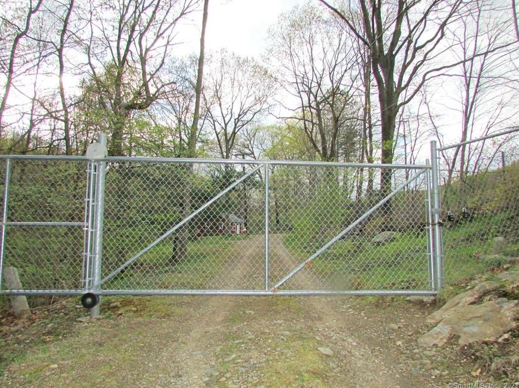 143 Old Kent Rd, Tolland CT  06084-3742 exterior