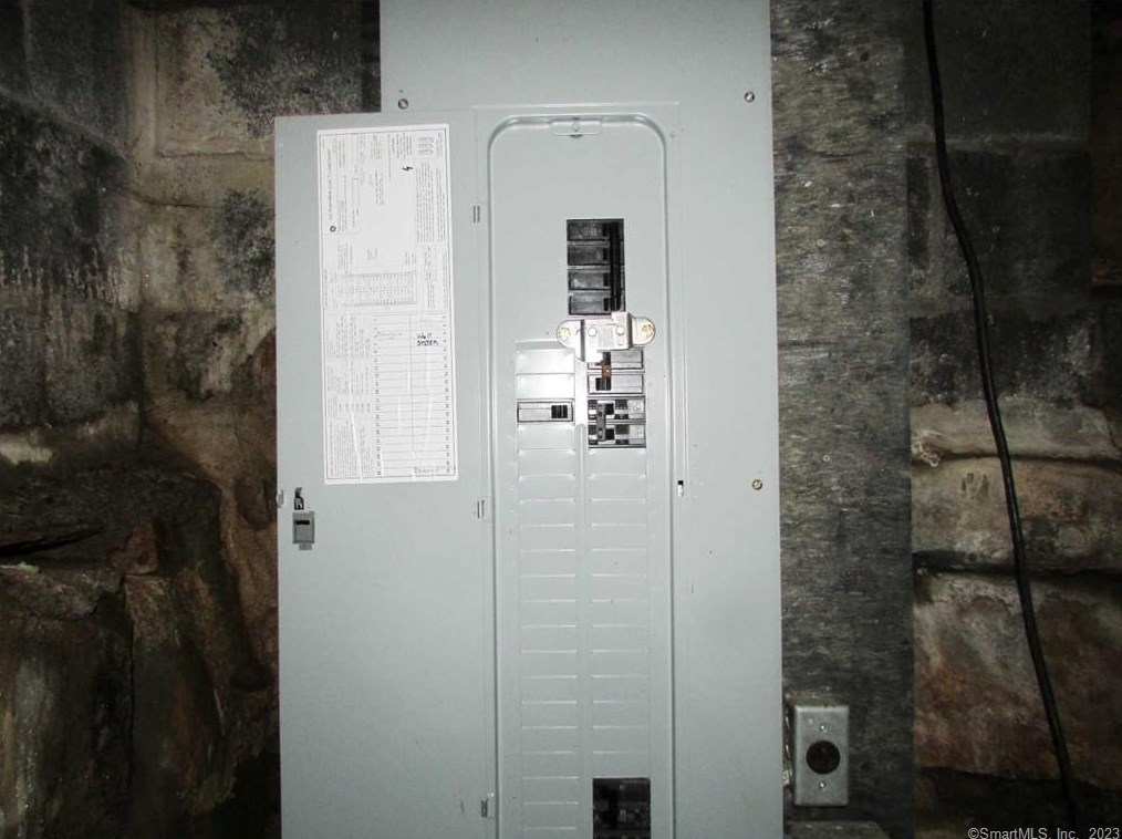 143 Old Kent Rd, Tolland CT  06084-3742 exterior