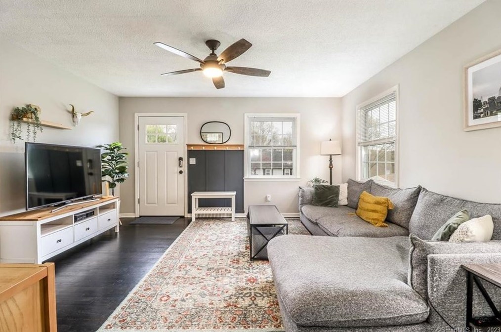 16 Morning Dove Rd, Union City CT  06770-4806 exterior