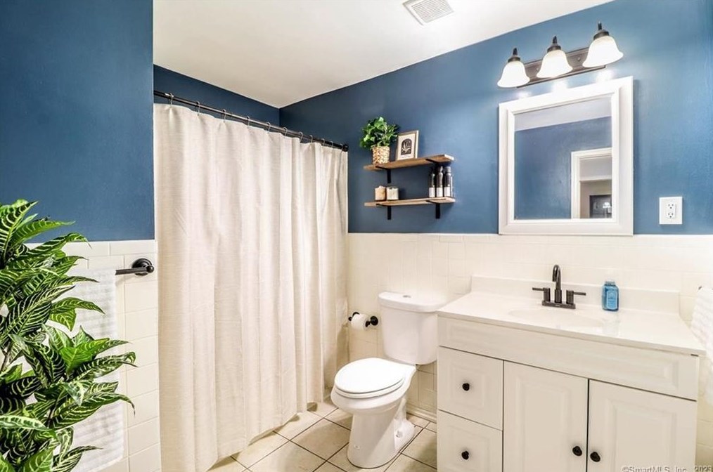 16 Morning Dove Rd, Union City CT  06770-4806 exterior