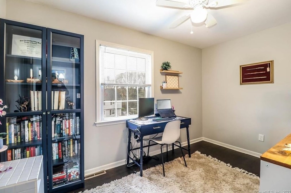 16 Morning Dove Rd, Union City CT  06770-4806 exterior