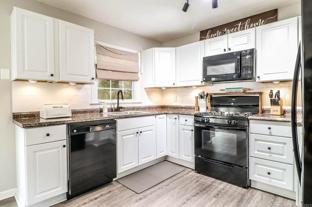 16 Morning Dove Rd, Union City CT  06770-4806 exterior