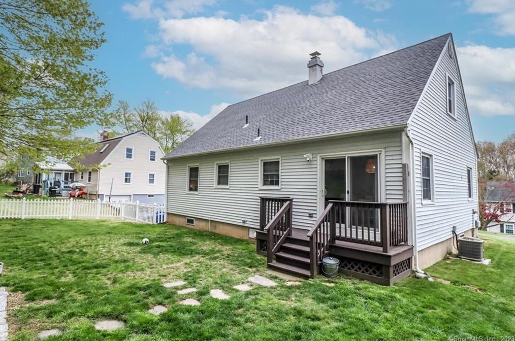 16 Morning Dove Rd, Union City CT  06770-4806 exterior