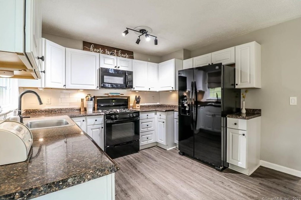 16 Morning Dove Rd, Union City CT  06770-4806 exterior