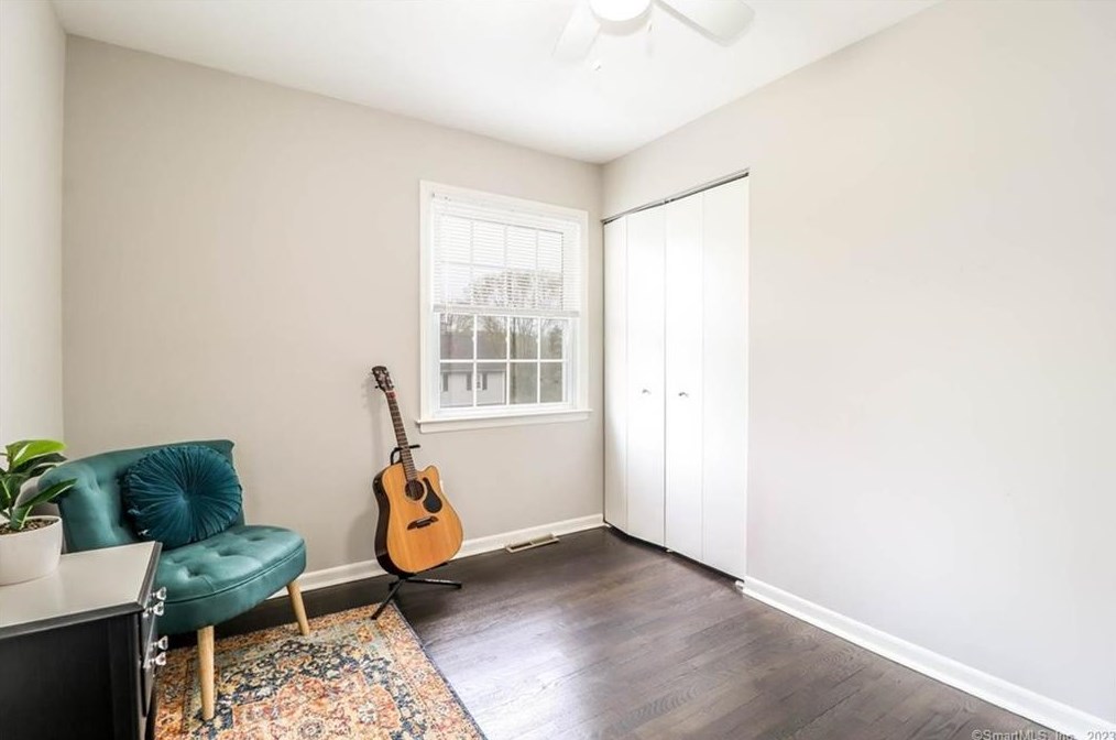 16 Morning Dove Rd, Union City CT  06770-4806 exterior