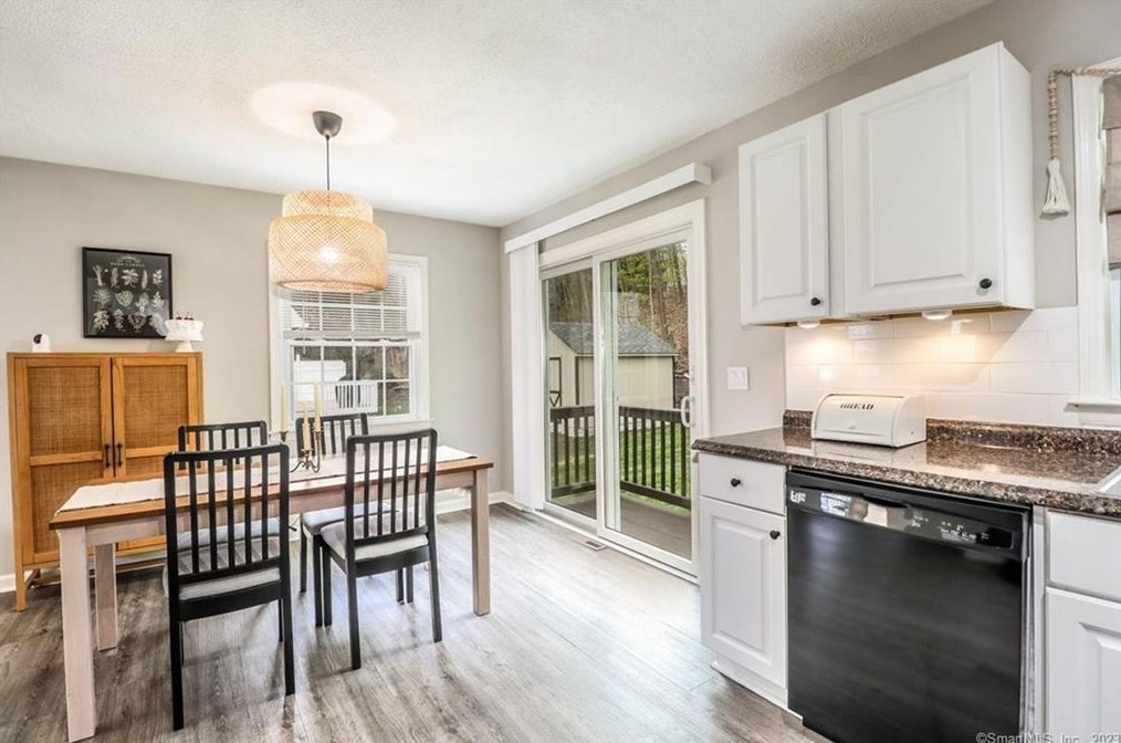 16 Morning Dove Rd, Union City CT  06770-4806 exterior