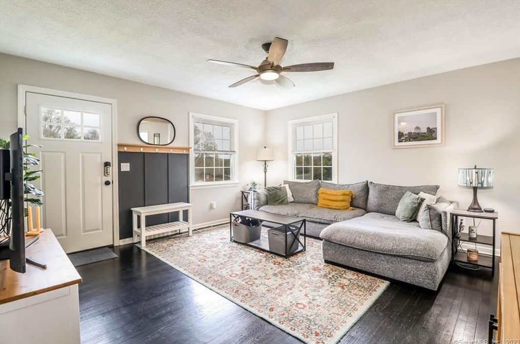 16 Morning Dove Rd, Union City CT  06770-4806 exterior