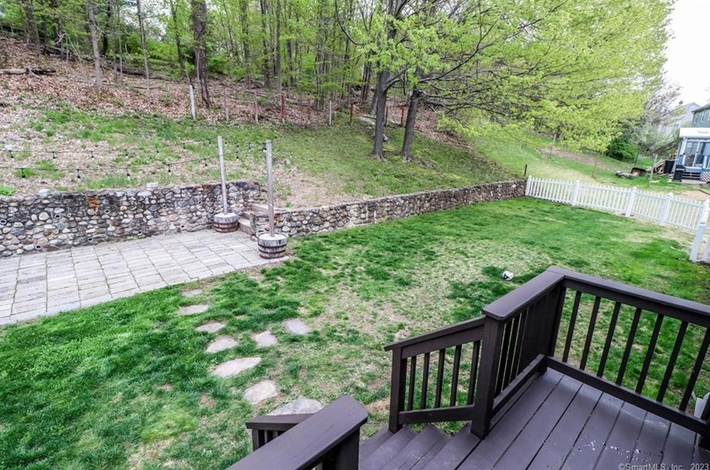 16 Morning Dove Rd, Union City CT  06770-4806 exterior