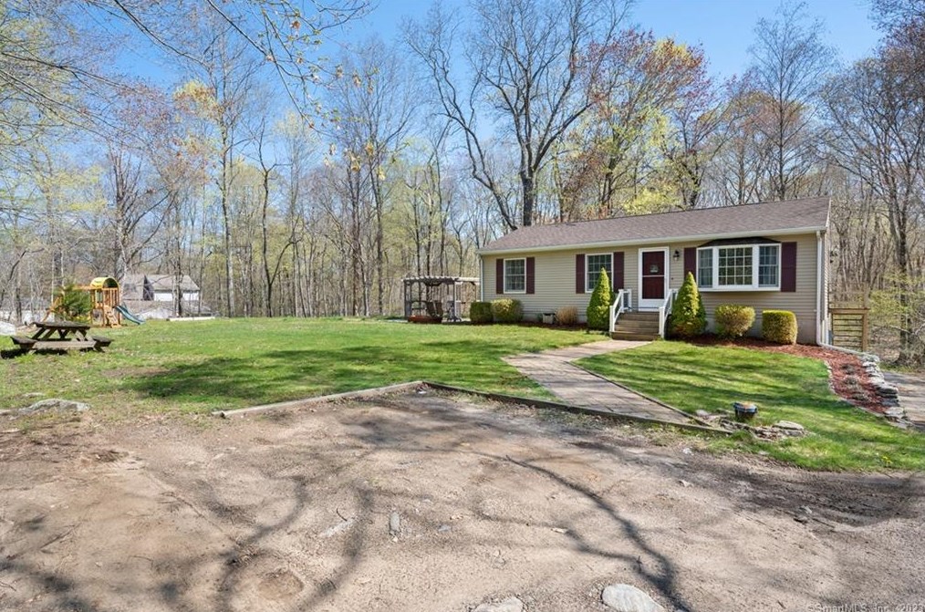 116 New London Rd, Colchester, CT 06420-4022