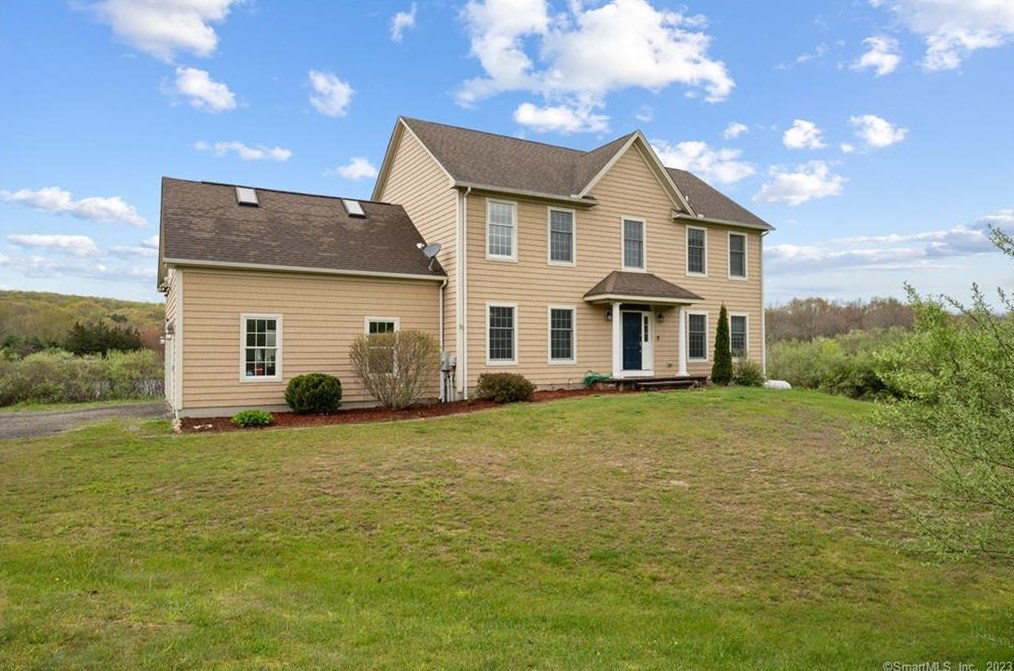 8 Esther Pond Ln, East Lyme, CT 06333