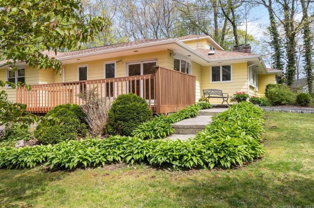 42 Harrison Rd, Guilford, CT 06437