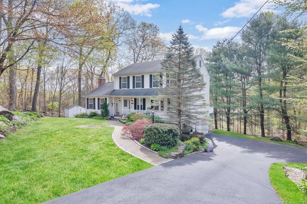 31 Meghan Ln, Huntington, CT 06484