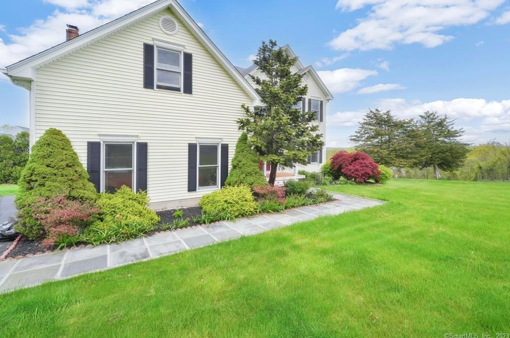 12 Skeetfield Point Rd, Durham, CT 06422