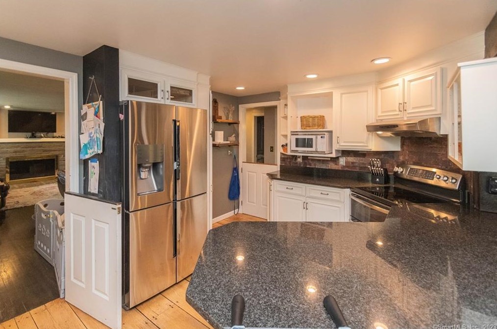 8 Old Orchard Ln, Northville CT  06776-2313 exterior