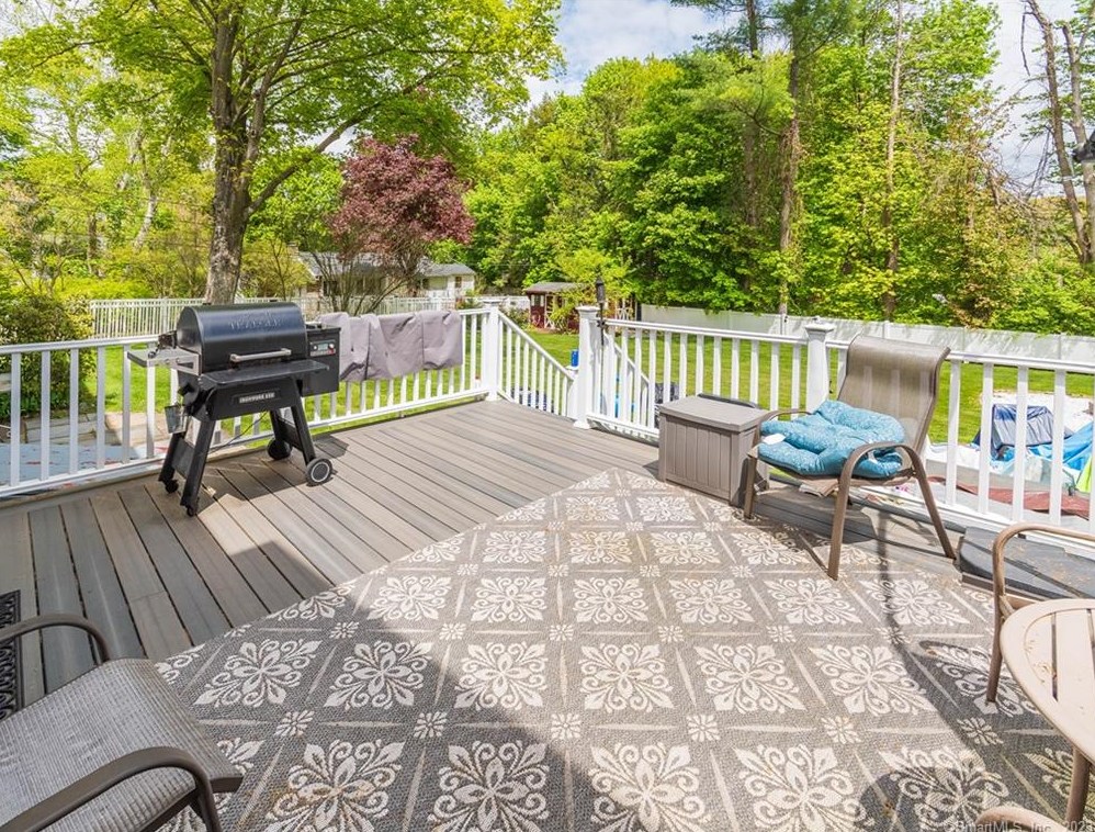 8 Old Orchard Ln, Northville CT  06776-2313 exterior