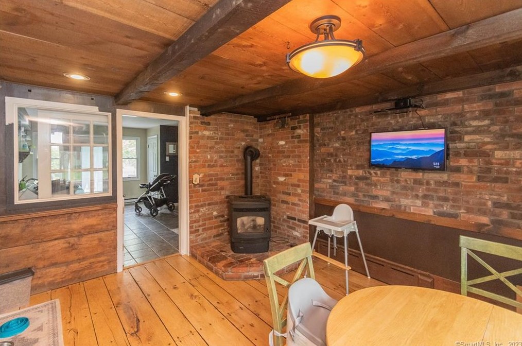 8 Old Orchard Ln, Northville CT  06776-2313 exterior