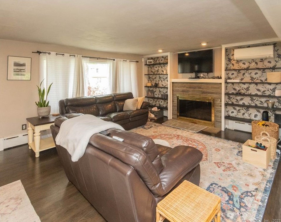 8 Old Orchard Ln, Northville CT  06776-2313 exterior