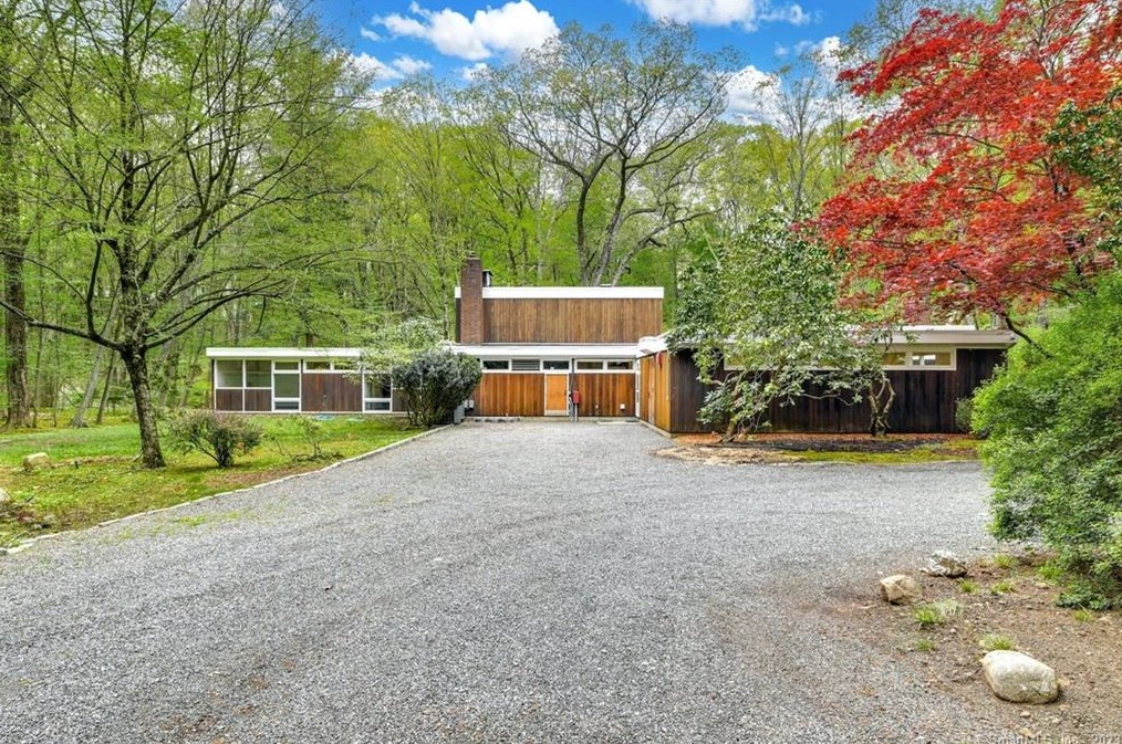72 Windward Ln, Stamford, CT 06903
