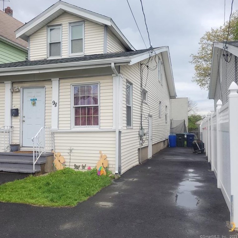98 Cowles St, Bridgeport, CT 06607