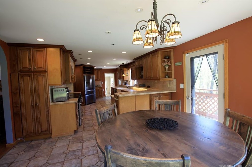 69 Lynn Rd, Ivoryton CT  06442-1138 exterior