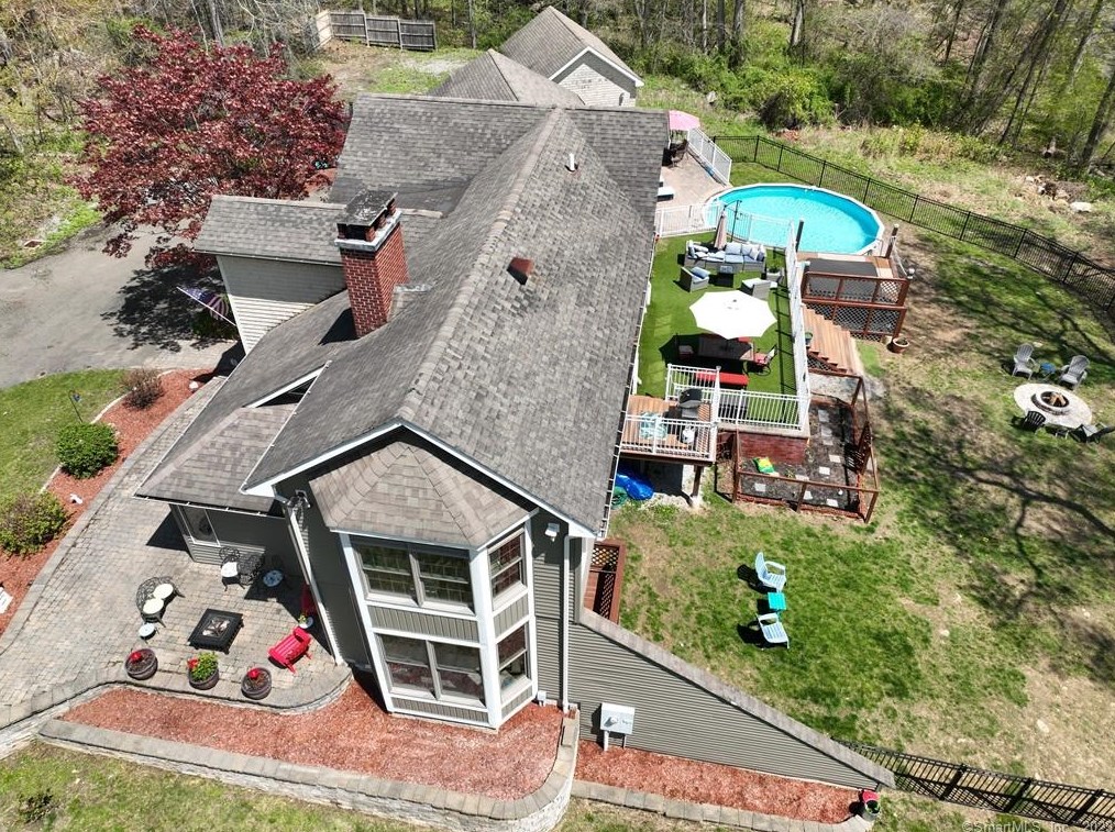 69 Lynn Rd, Ivoryton CT  06442-1138 exterior