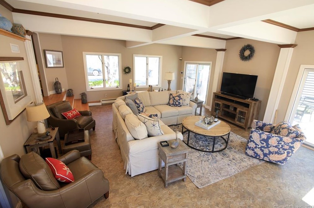 69 Lynn Rd, Ivoryton CT  06442-1138 exterior