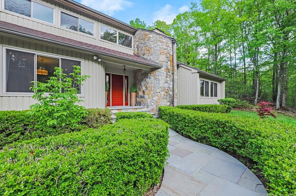29 Walker Ln, Weston, CT 06883