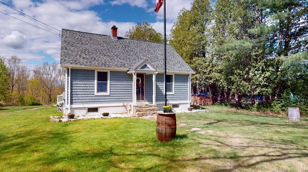 14 Simmons Ave, Moosup, CT 06354