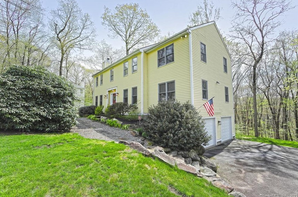 14 Sherwood Ln, East Hampton, CT 06447