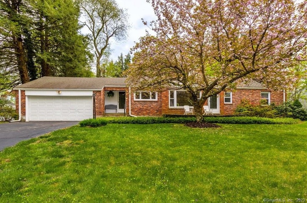 7 Still Rd, Hartford, CT 06117-1216