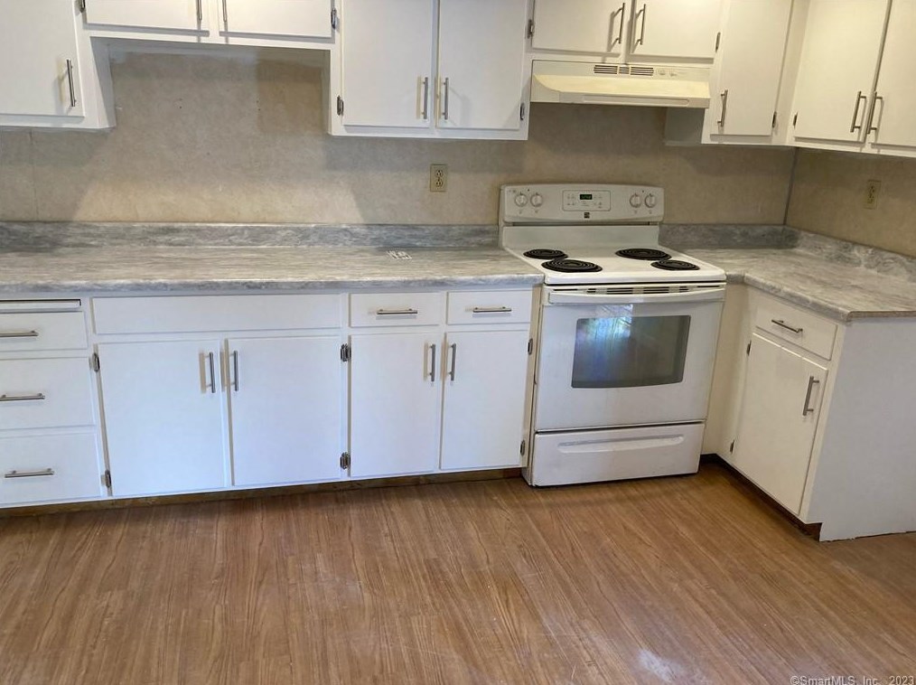 19 Divinity St #1w, Bristol, CT 06010