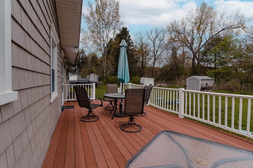 16 Paugussett Rd, Sandy Hook CT  06482-1557 exterior