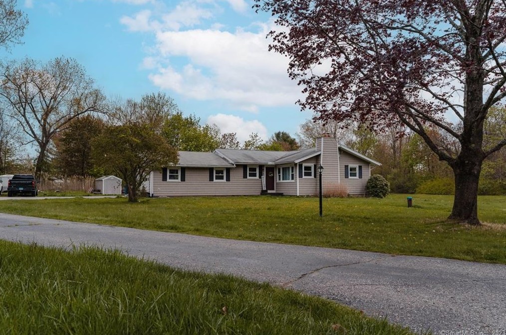 16 Paugussett Rd, Sandy Hook, CT 06482