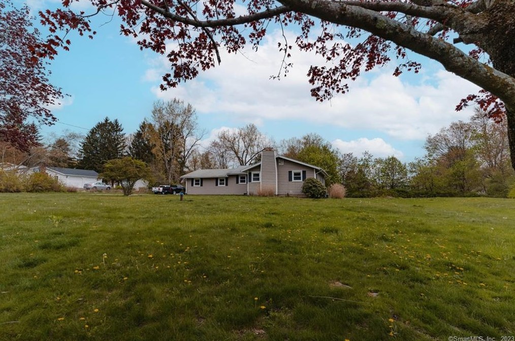 16 Paugussett Rd, Sandy Hook CT  06482-1557 exterior