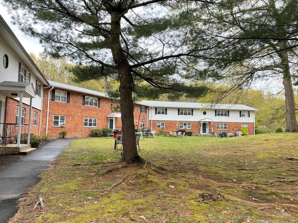 490 Oak Ave #43, Cheshire, CT 06410