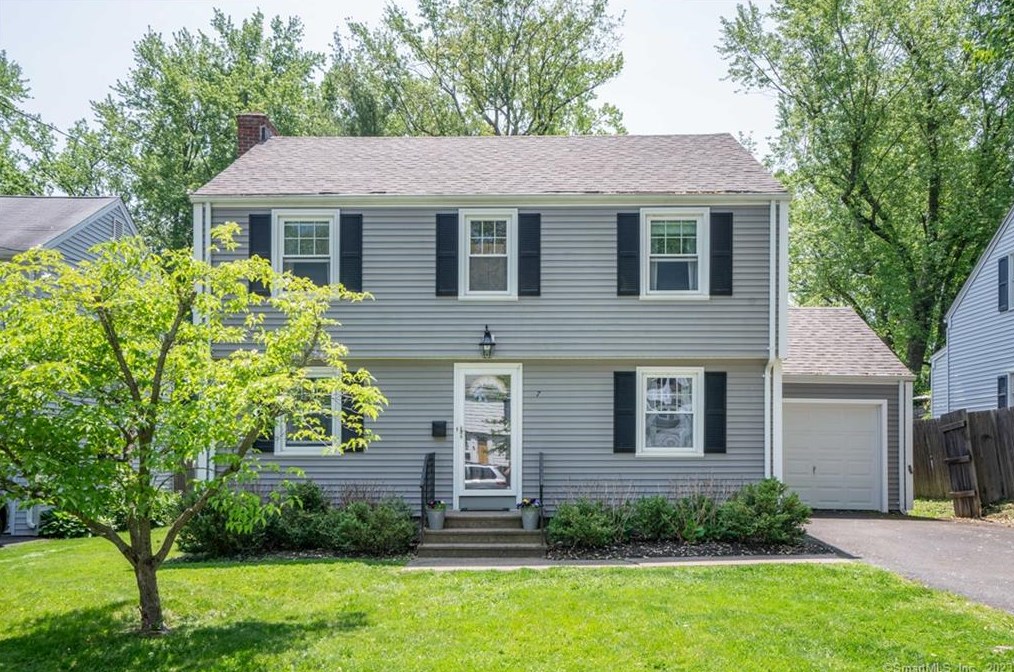 7 Linnard Rd, Hartford, CT 06107-1230