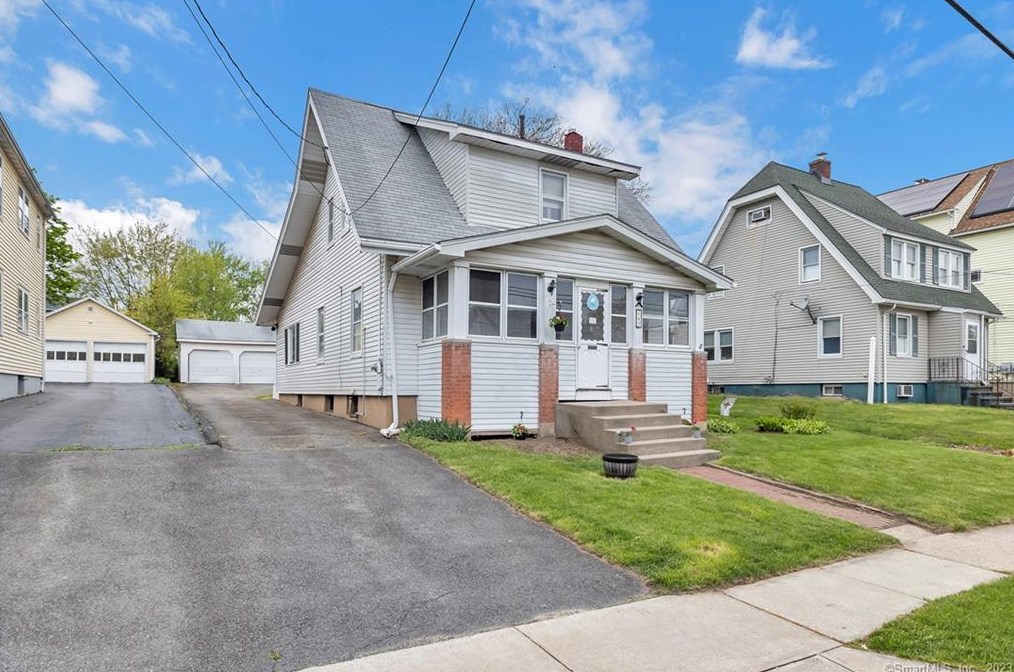 49 Crescent St, Hartford, CT 06119-2104