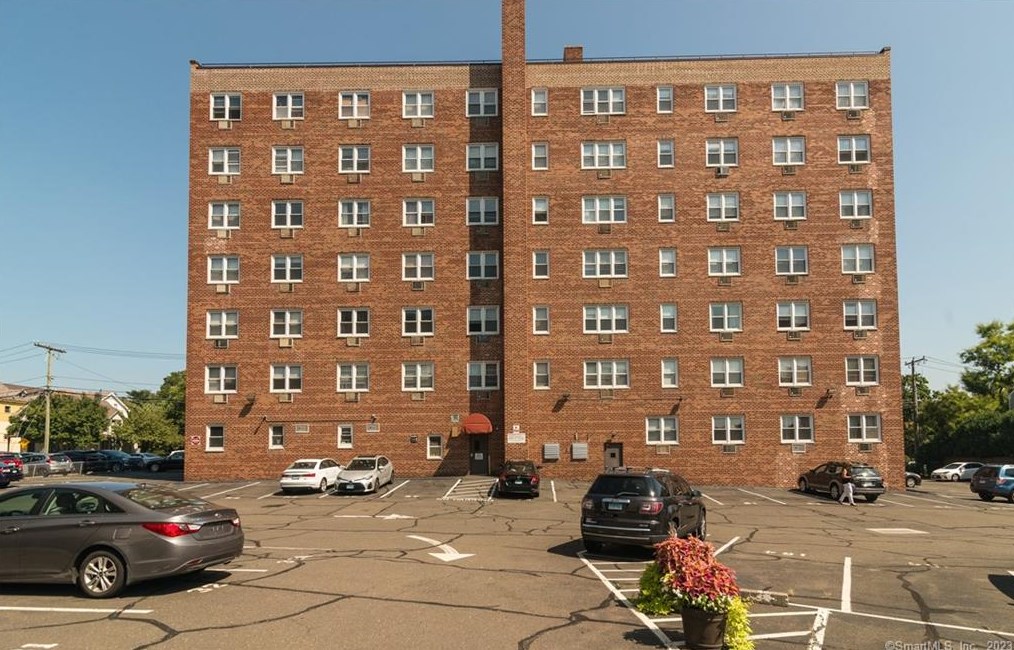 140 Grove St #3k, Stamford, CT 06901