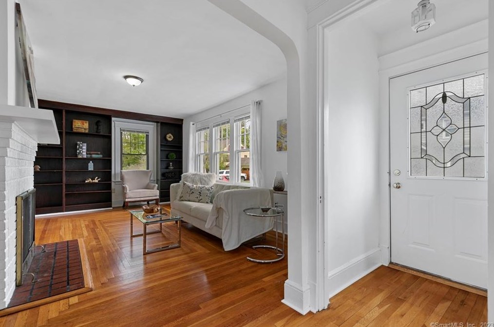 15 Winthrop Ct, Milford, CT 06460