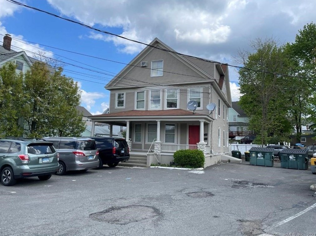 211 White St, Danbury, CT 06810-6847