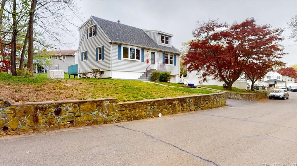145 Rooster River Blvd, Bridgeport, CT 06606