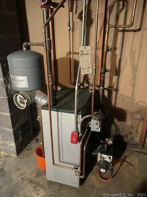 80 Avalon Ave, Watertown CT  06779-2037 exterior