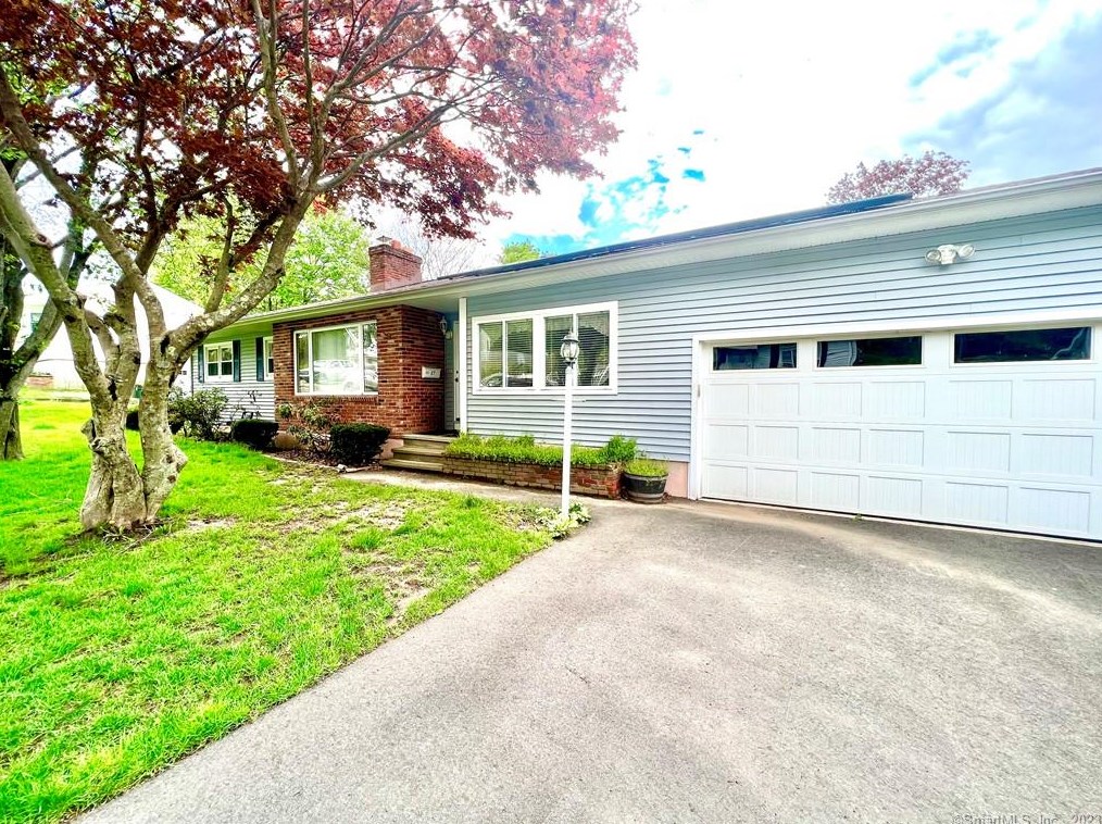 27 Pinecrest Ave, Ansonia, CT 06401