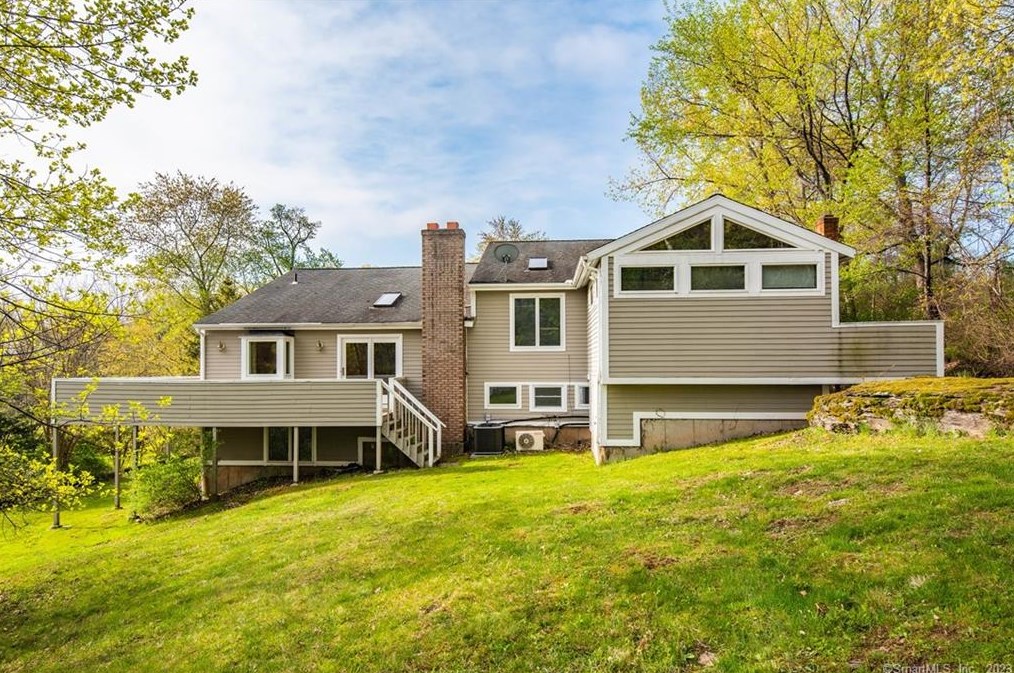 442 Middle Rd, Farmington, CT 06032