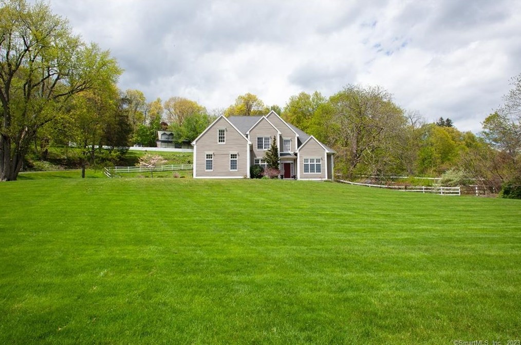 1021 Mountain Rd, Bloomfield, CT 06002