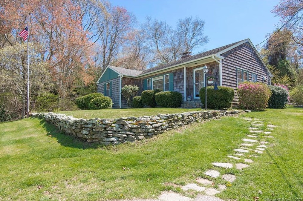 18 Trolley, Pawcatuck, CT 06379