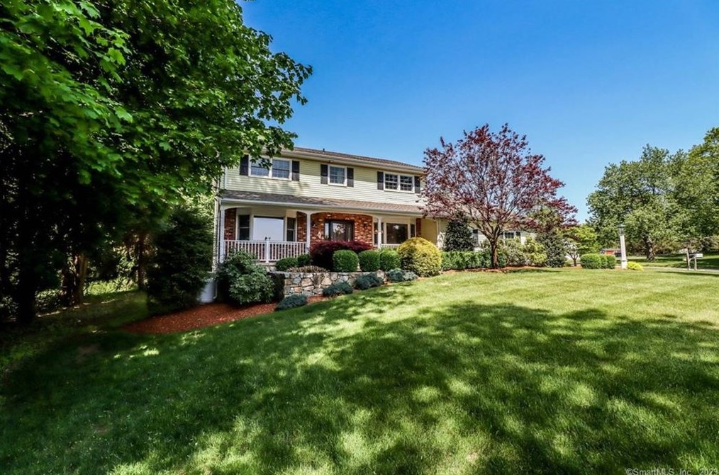 1 Ridge Rd, Danbury, CT 06812 exterior